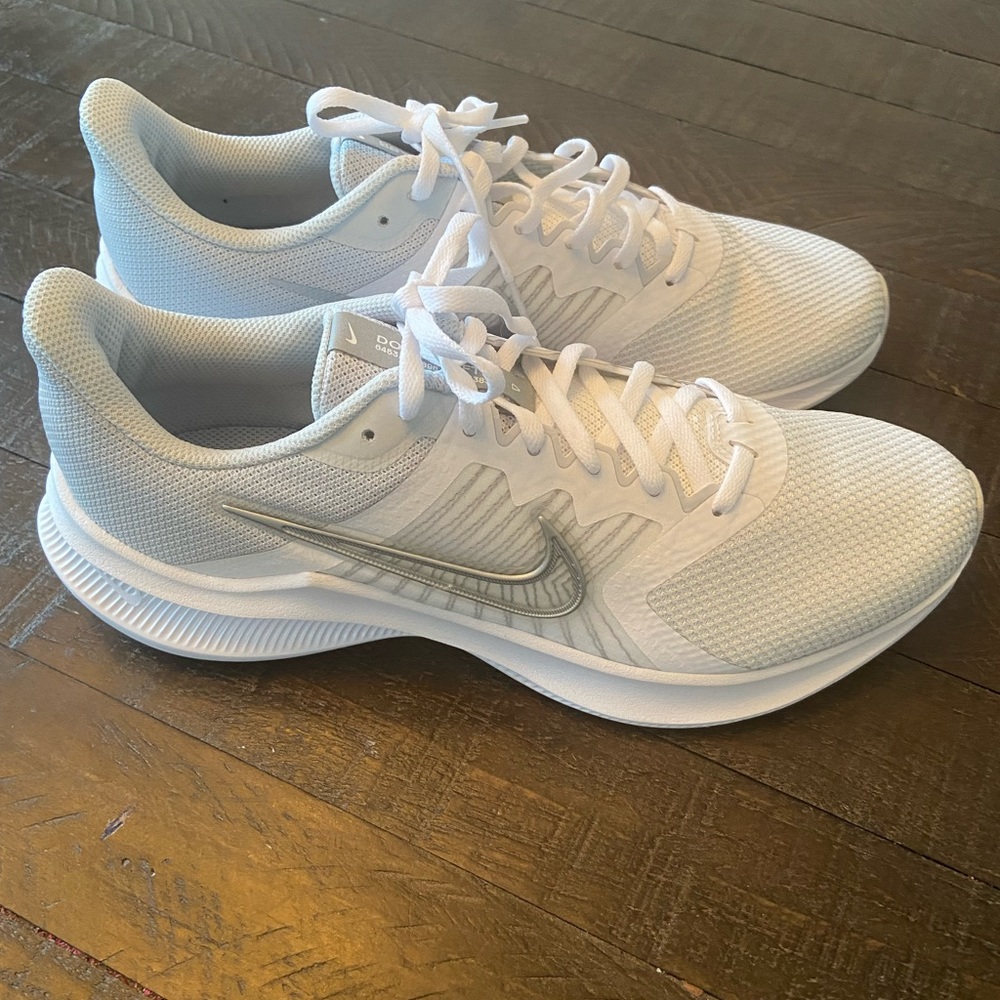 Nike womens downshifter sneakers size 11 brand new